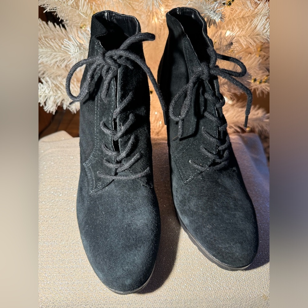 White Mountain black suede ankle booties Size 8M - Picture 1 of 5